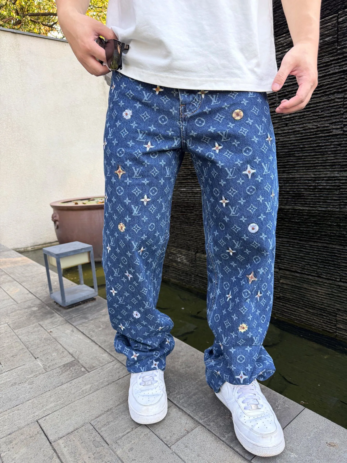 Louis Vuitton/Louis Vuitton all-over logo daisy embroidered jeans